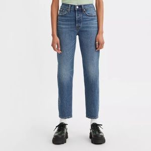 levi’s 501s medium wash size W25 L28